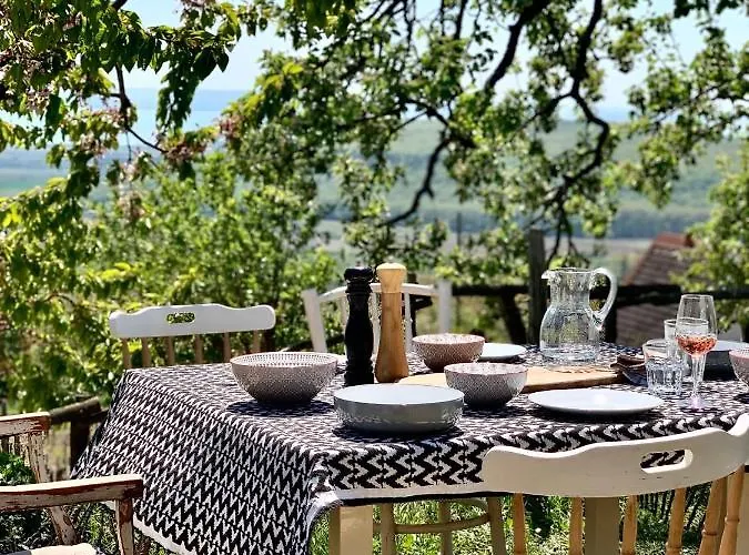 Vulkan Nyulontul 公寓 *