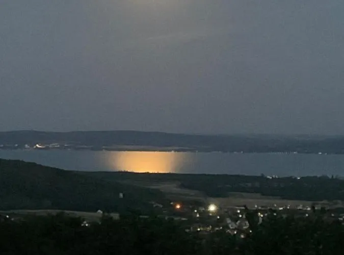 Vulkan Nyulontul 公寓 *